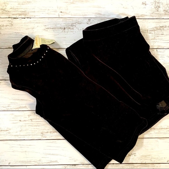 Heirlooms velvet set. - Picture 3 of 6